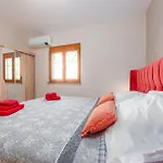 3 Bedroom Nice Apartment In Zdrelac *
