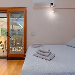 3 Bedroom Nice Apartment In Zdrelac