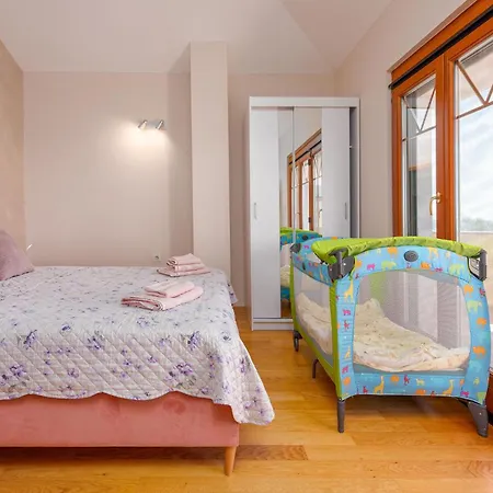 Διαμέρισμα 3 Bedroom Lovely In Ždrelac