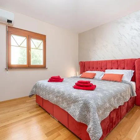 3 Bedroom Lovely In Διαμέρισμα *