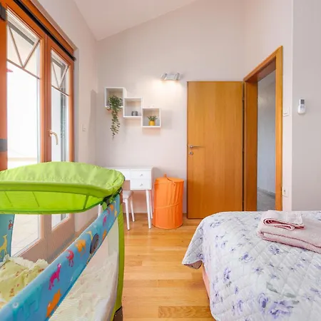 3 Bedroom Lovely In * Ždrelac