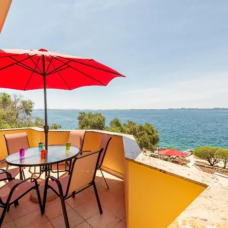 3 Bedroom Lovely In Διαμέρισμα Ždrelac