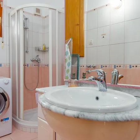 Cozy In With Jacuzzi *